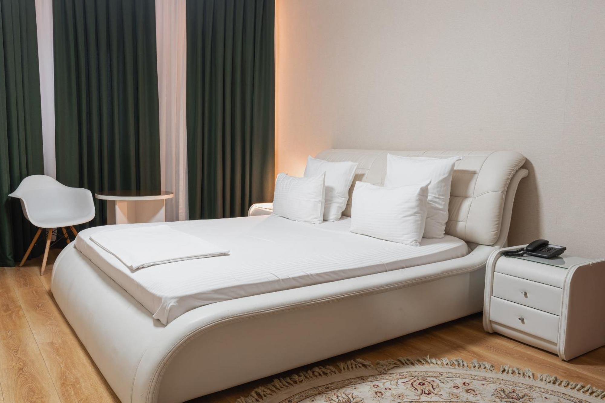 Altair Hotel Shymkent Eksteriør billede
