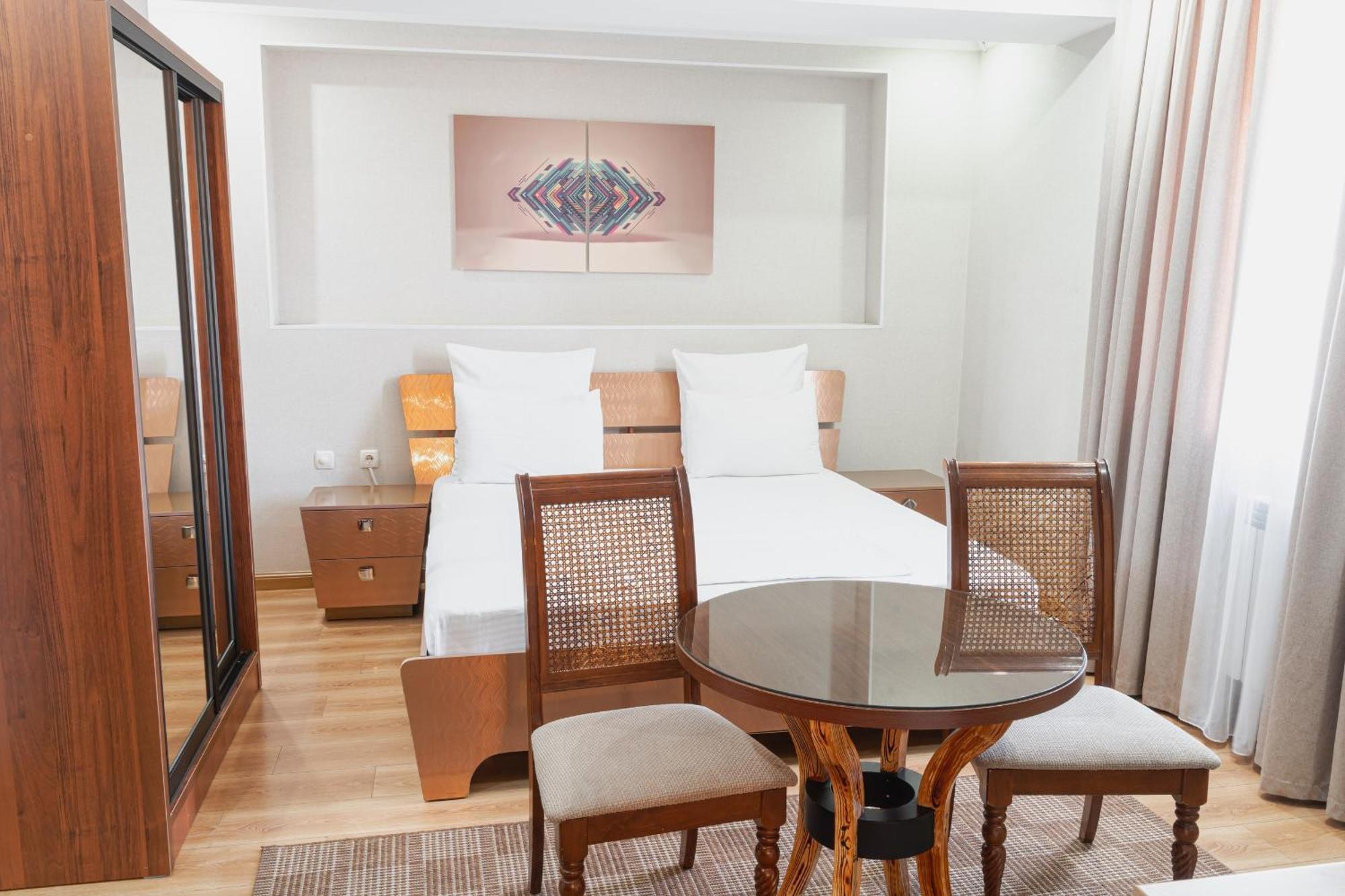 Altair Hotel Shymkent Eksteriør billede