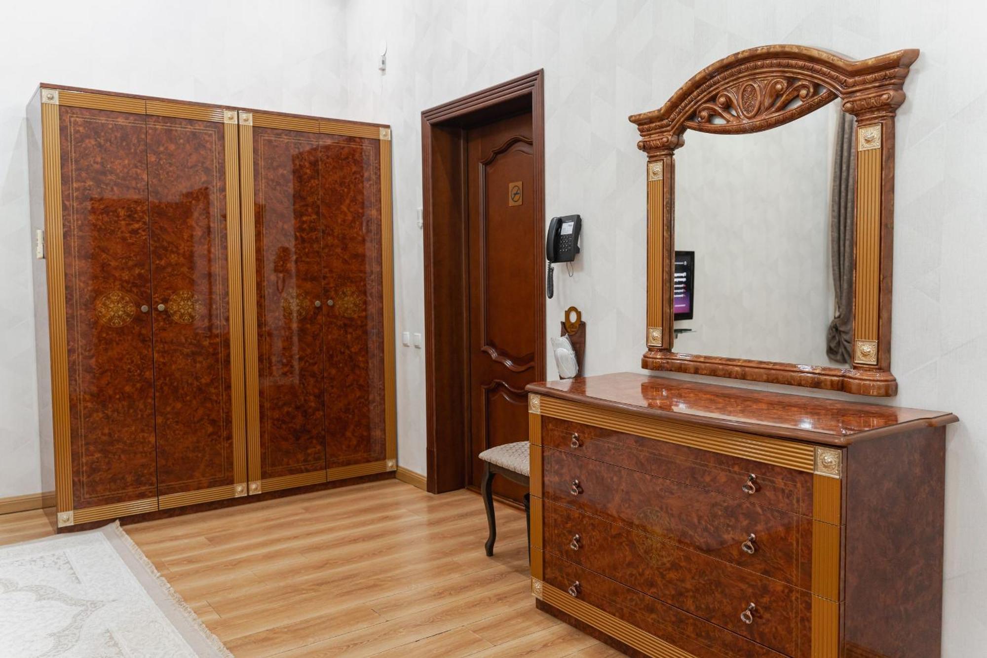 Altair Hotel Shymkent Eksteriør billede