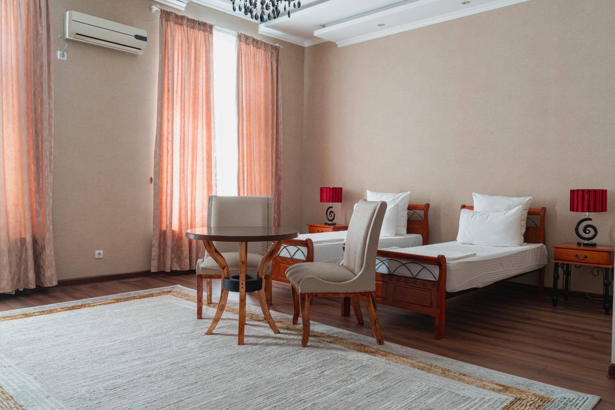 Altair Hotel Shymkent Eksteriør billede