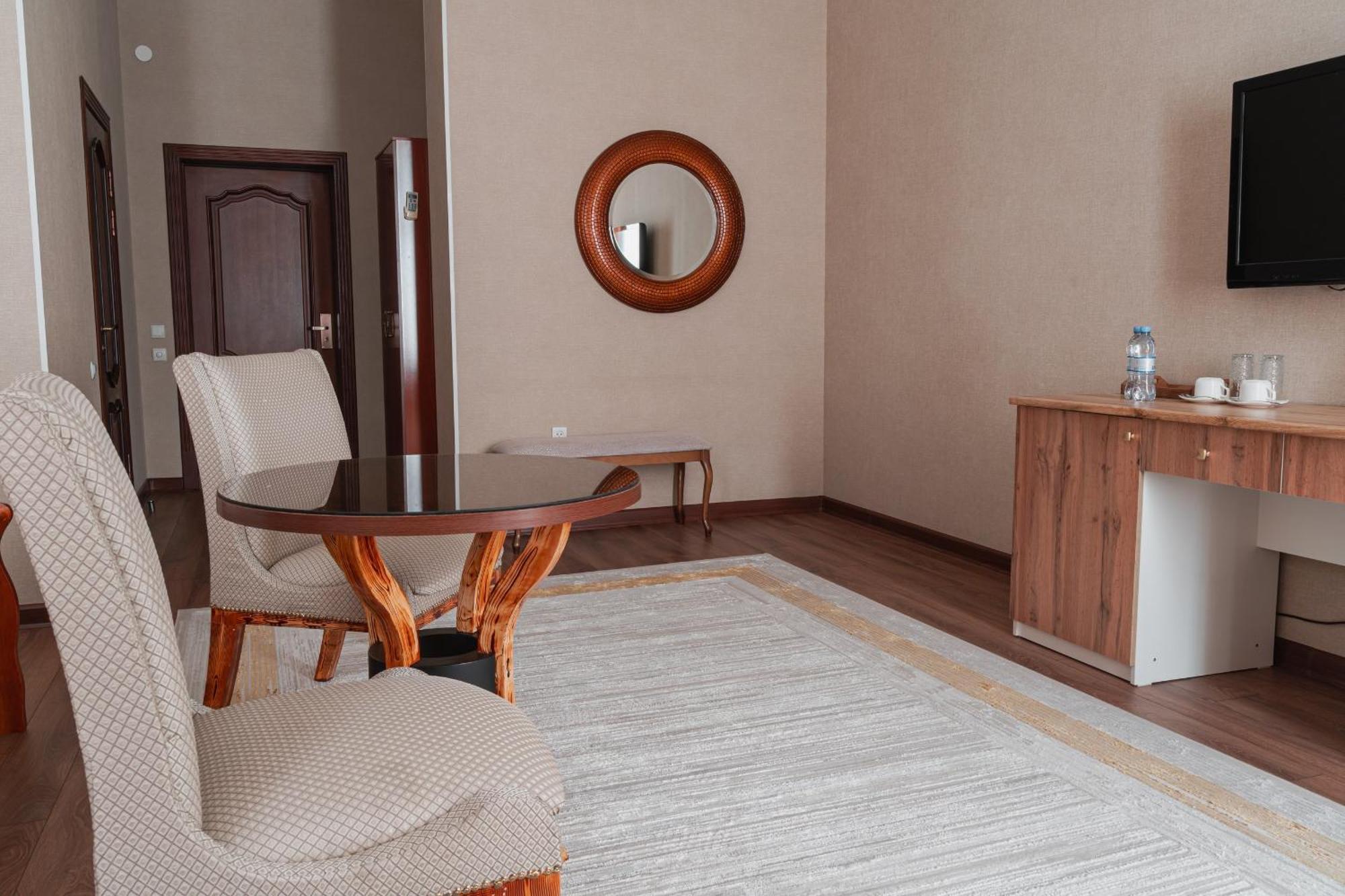 Altair Hotel Shymkent Eksteriør billede