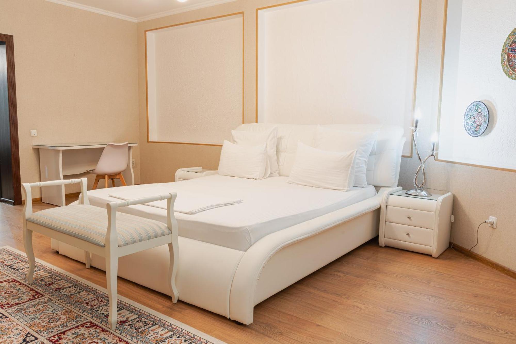 Altair Hotel Shymkent Eksteriør billede