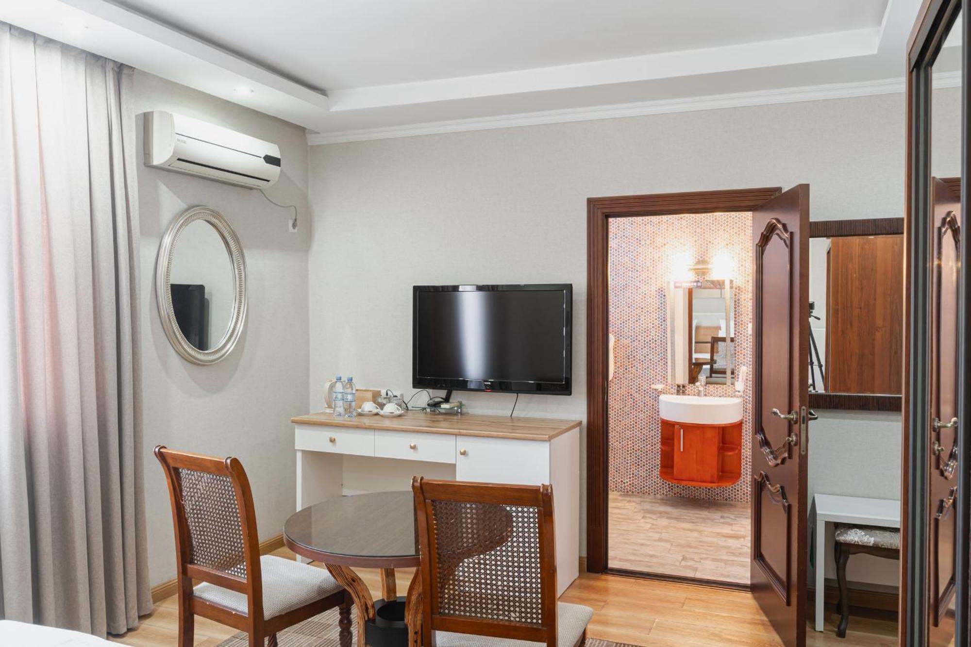 Altair Hotel Shymkent Eksteriør billede