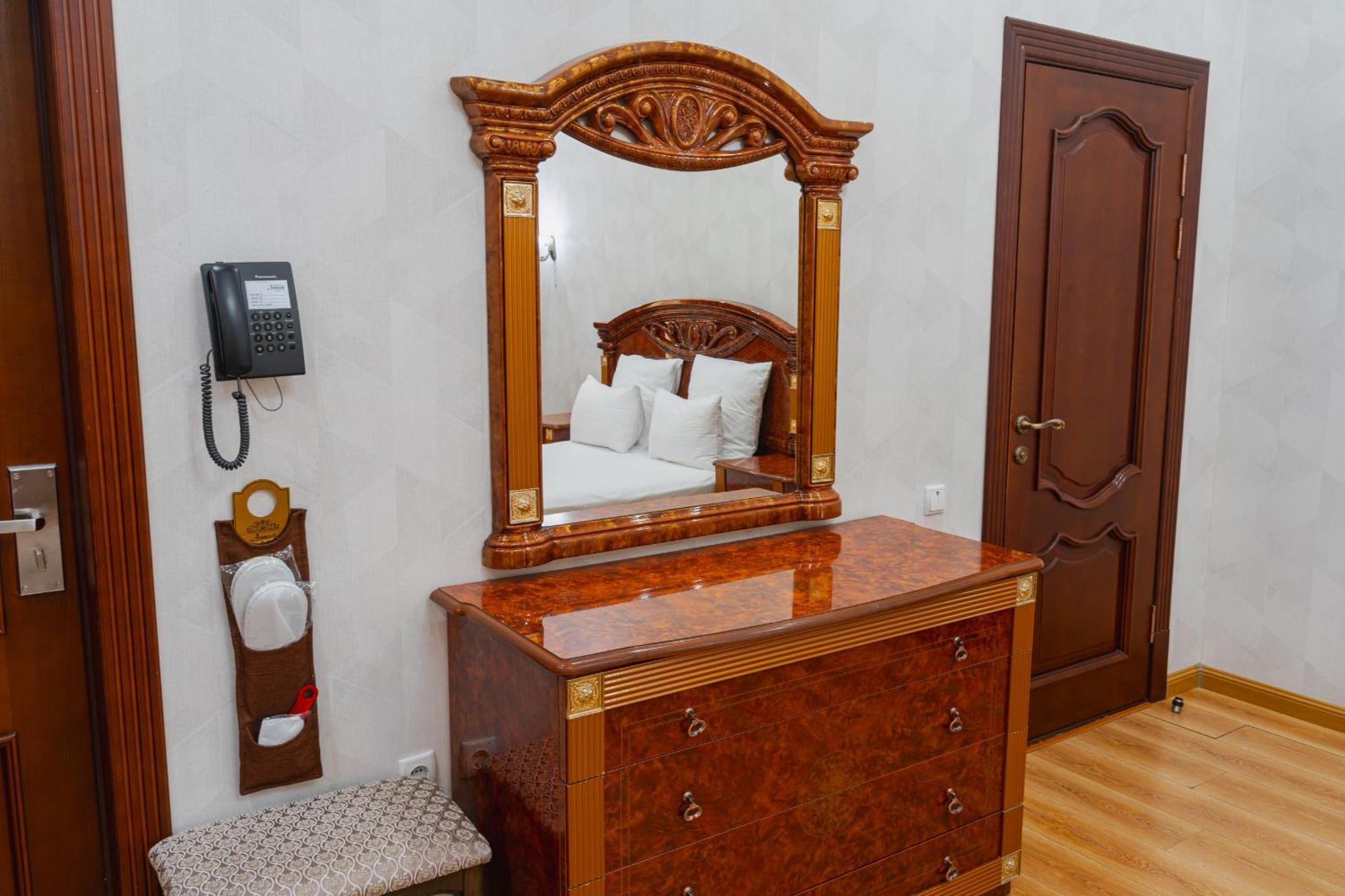 Altair Hotel Shymkent Eksteriør billede