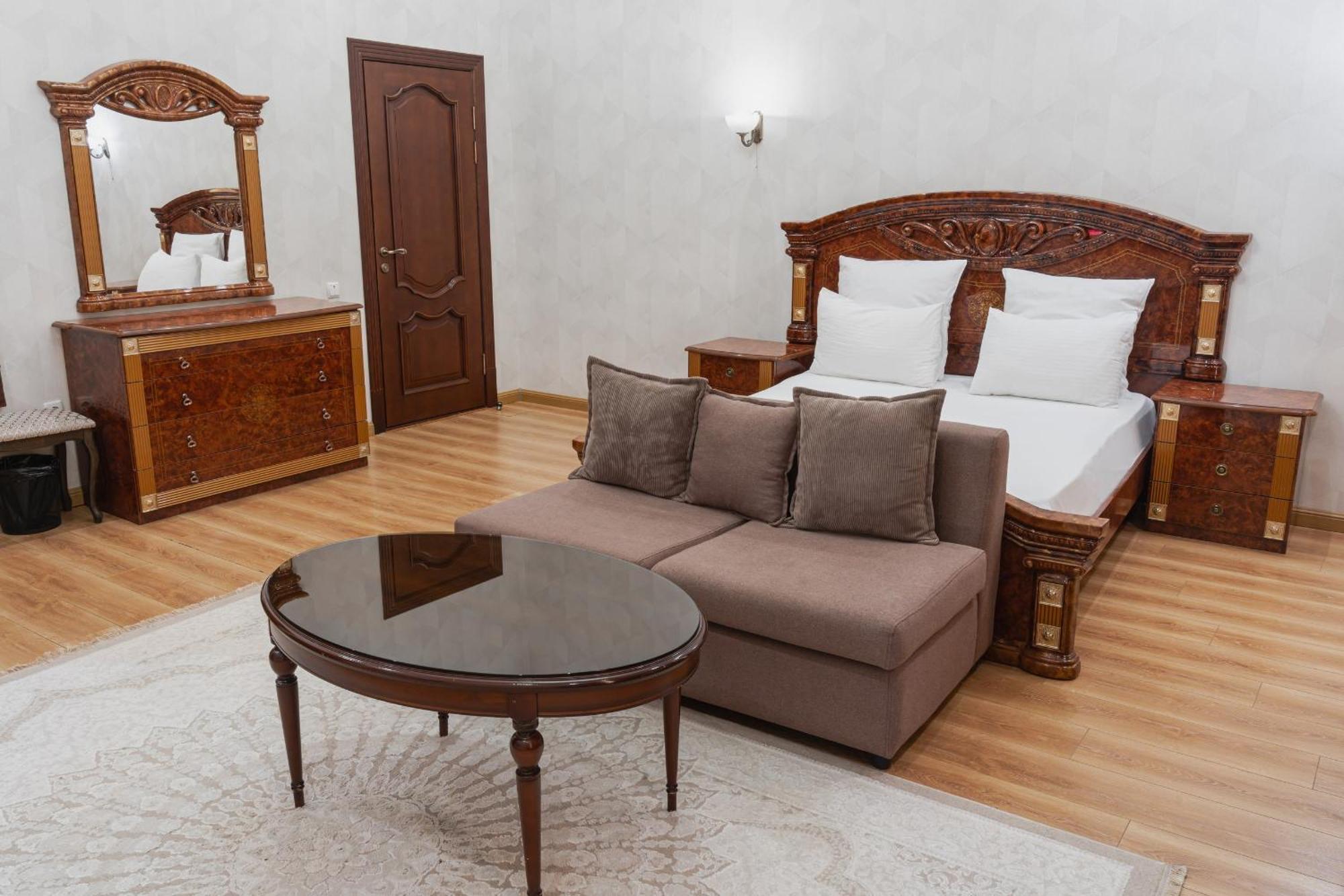 Altair Hotel Shymkent Eksteriør billede