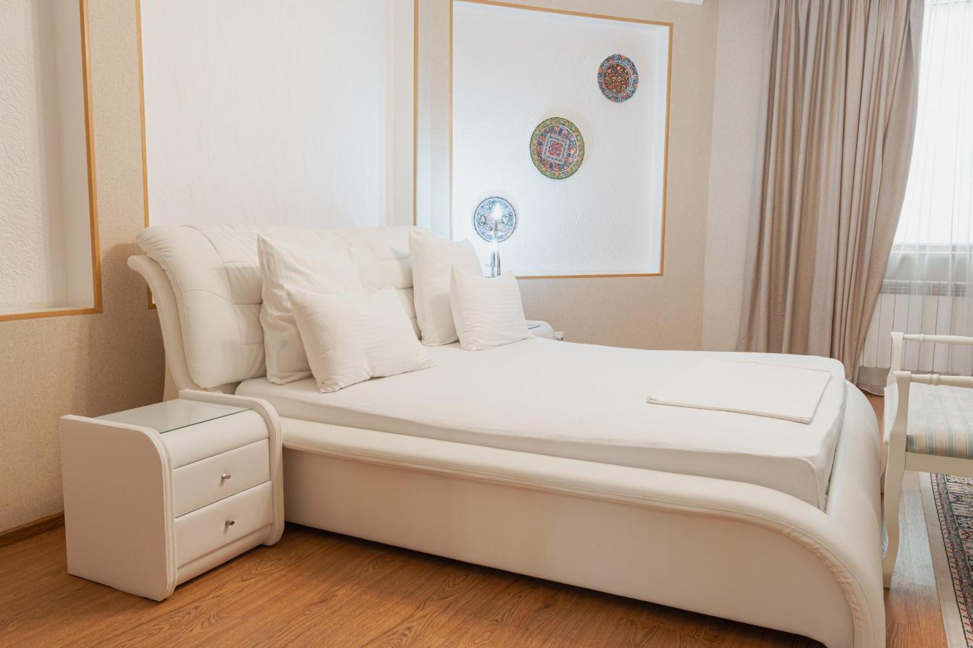 Altair Hotel Shymkent Eksteriør billede