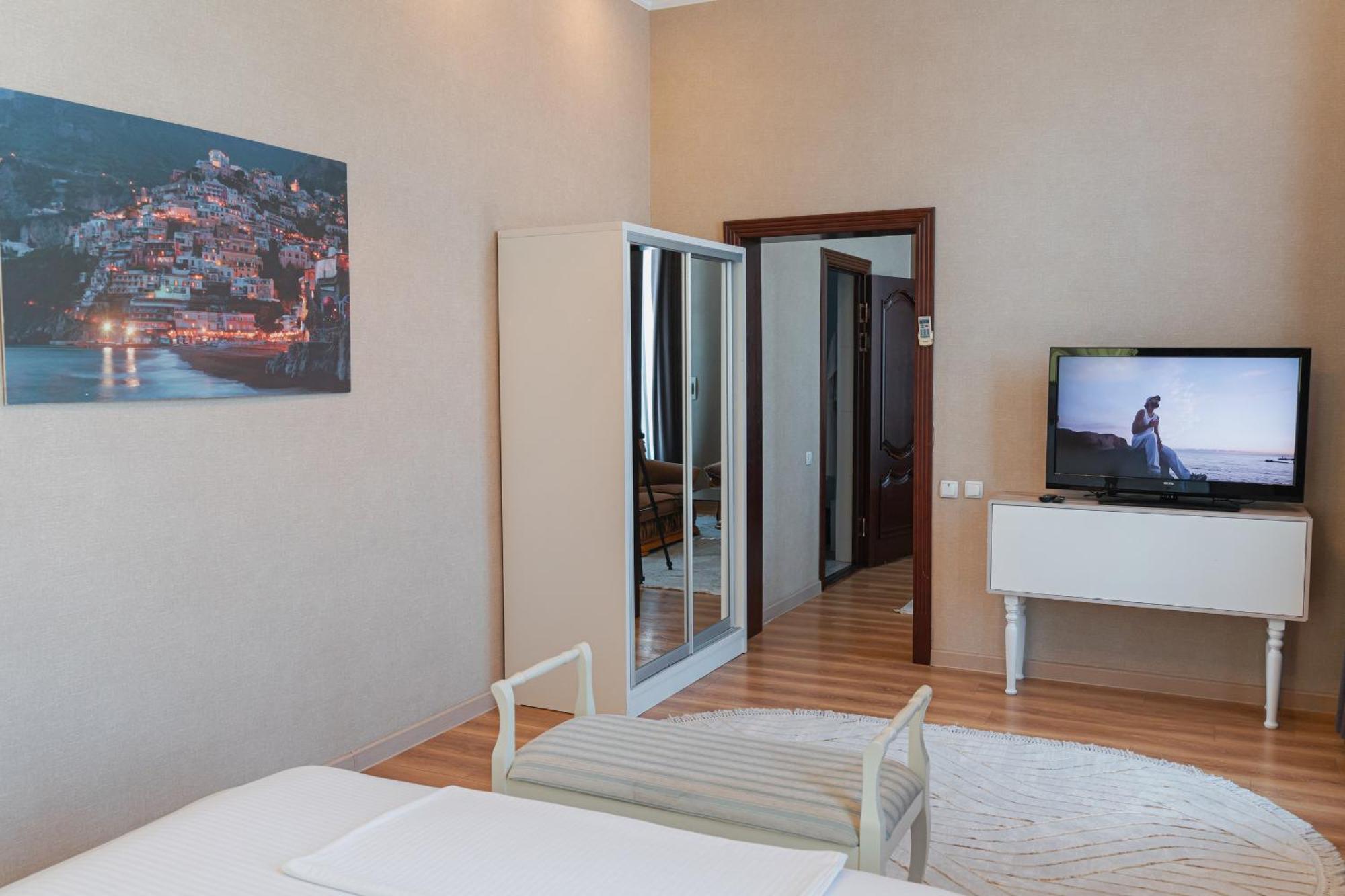 Altair Hotel Shymkent Eksteriør billede