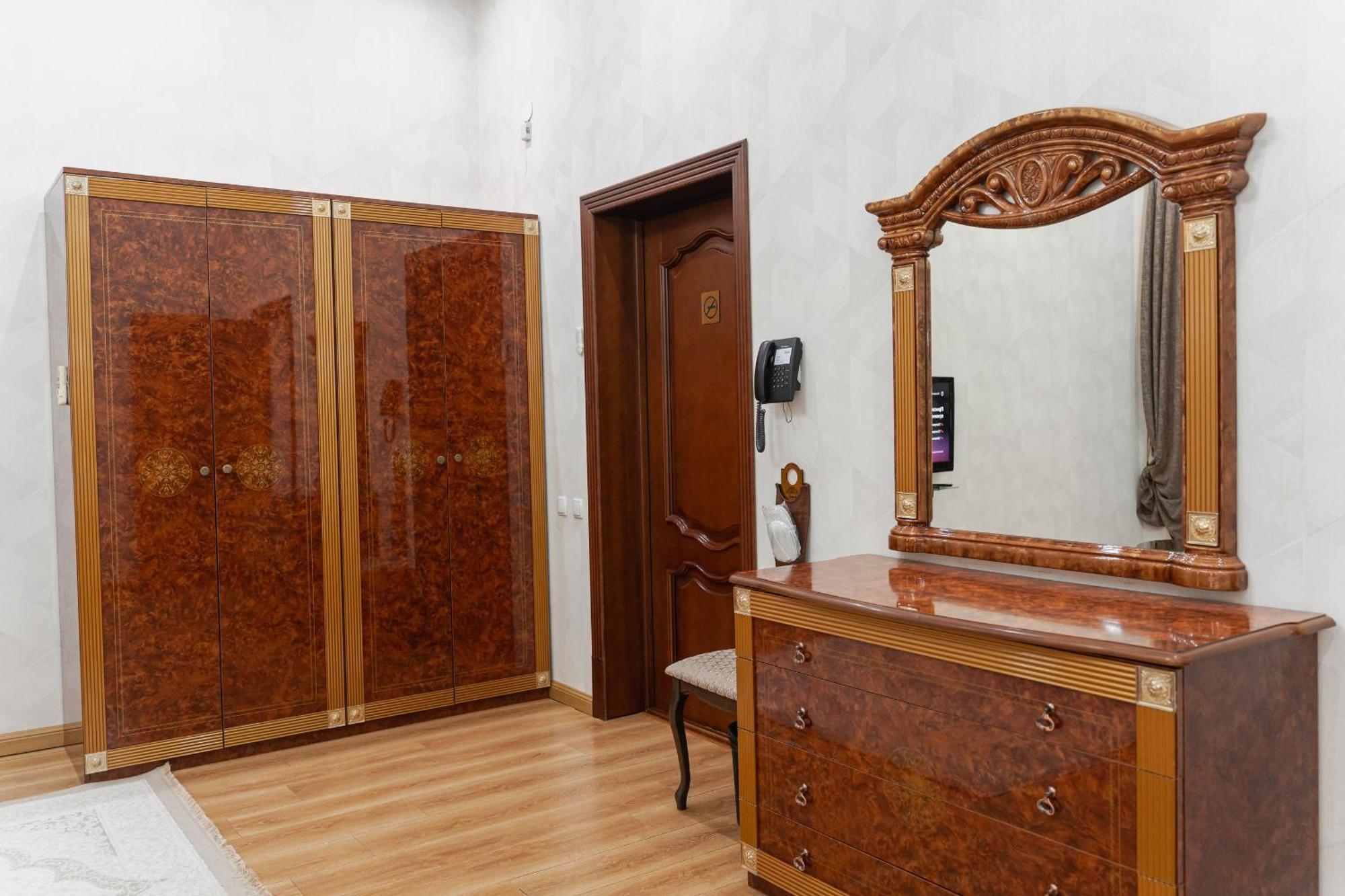 Altair Hotel Shymkent Eksteriør billede