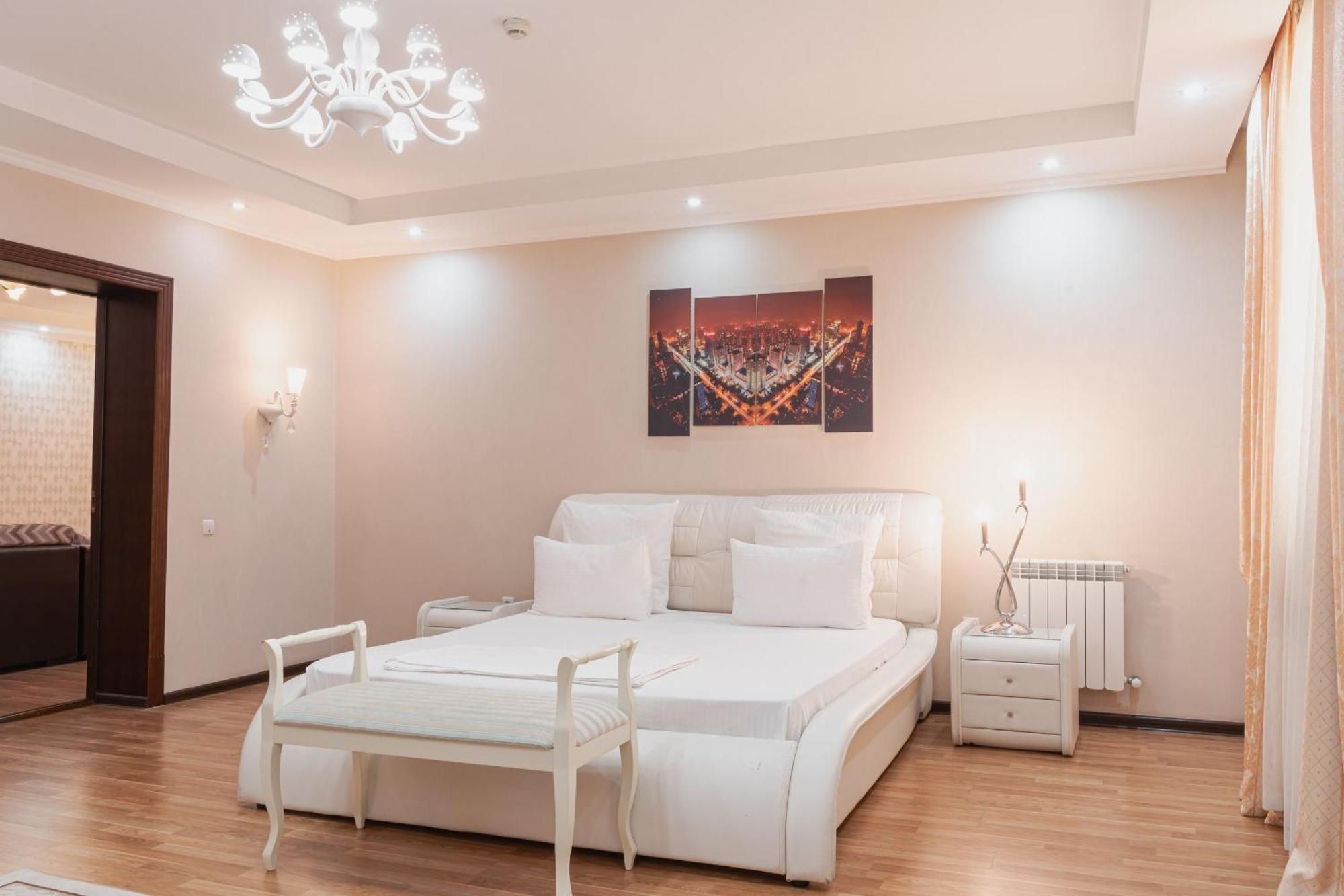 Altair Hotel Shymkent Eksteriør billede