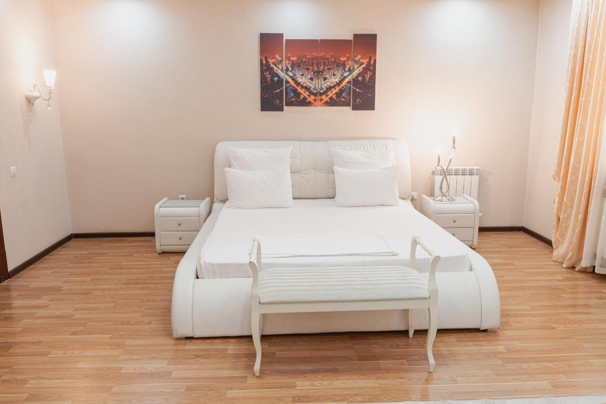 Altair Hotel Shymkent Eksteriør billede