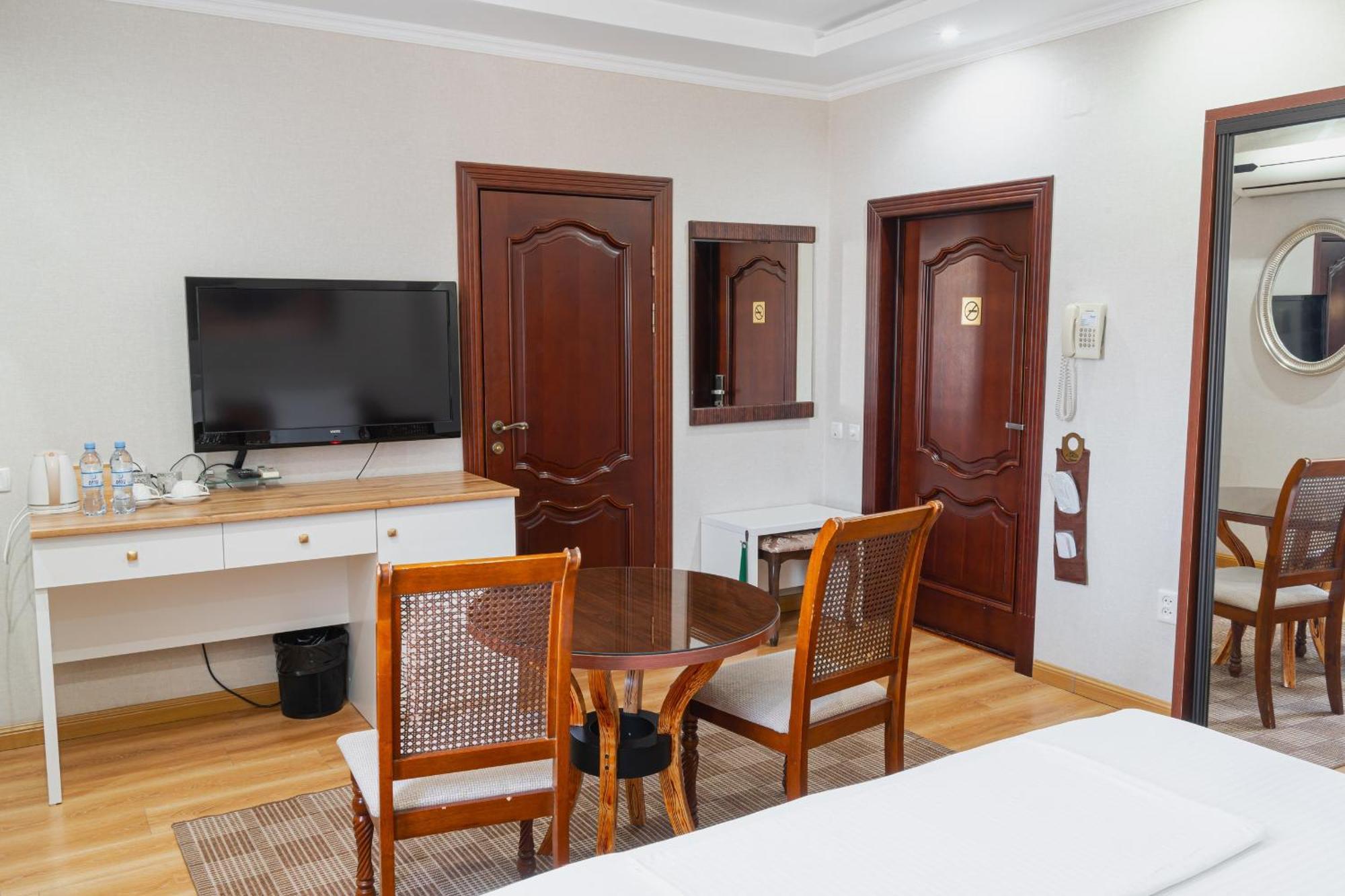 Altair Hotel Shymkent Eksteriør billede
