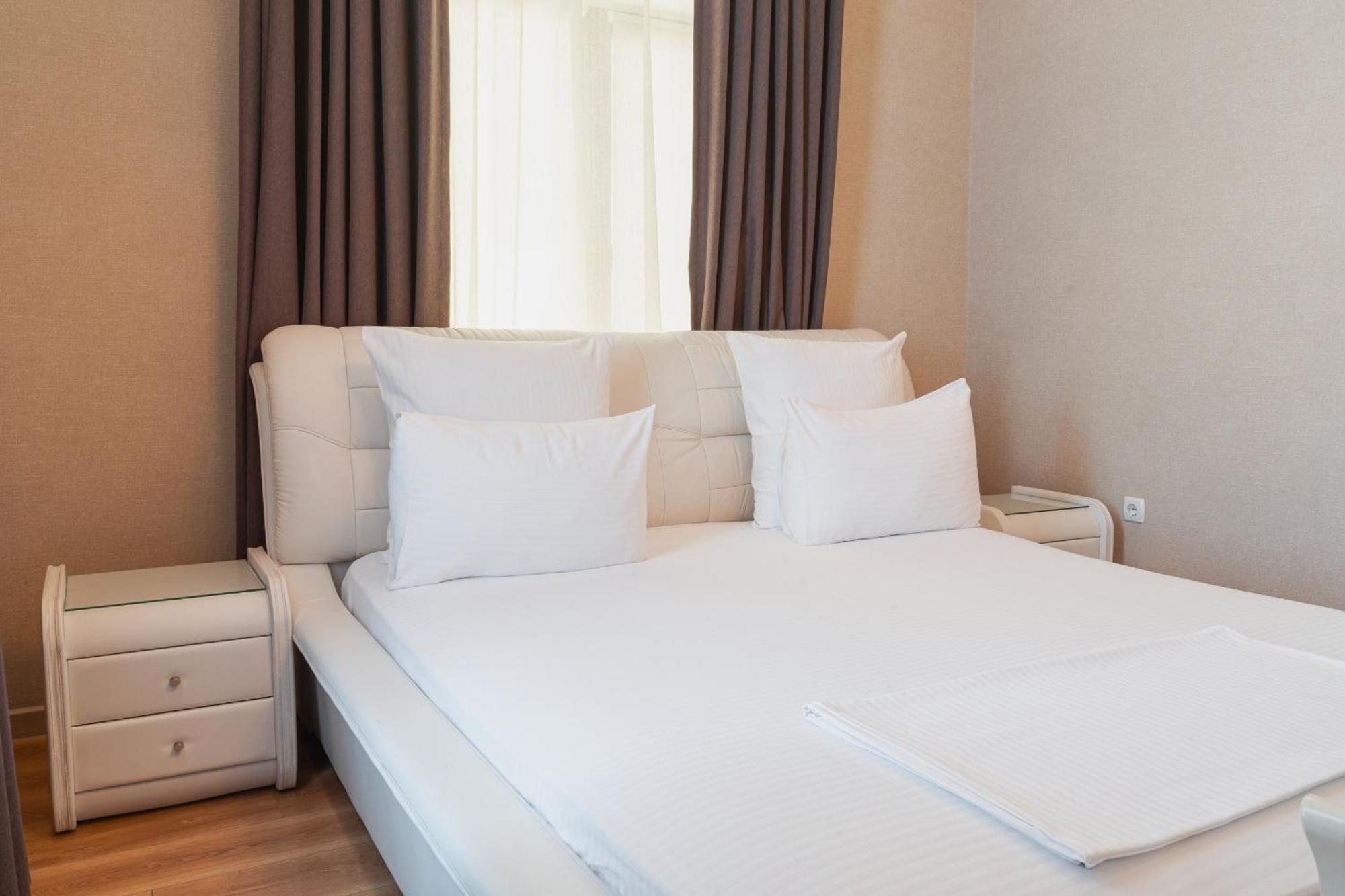 Altair Hotel Shymkent Eksteriør billede
