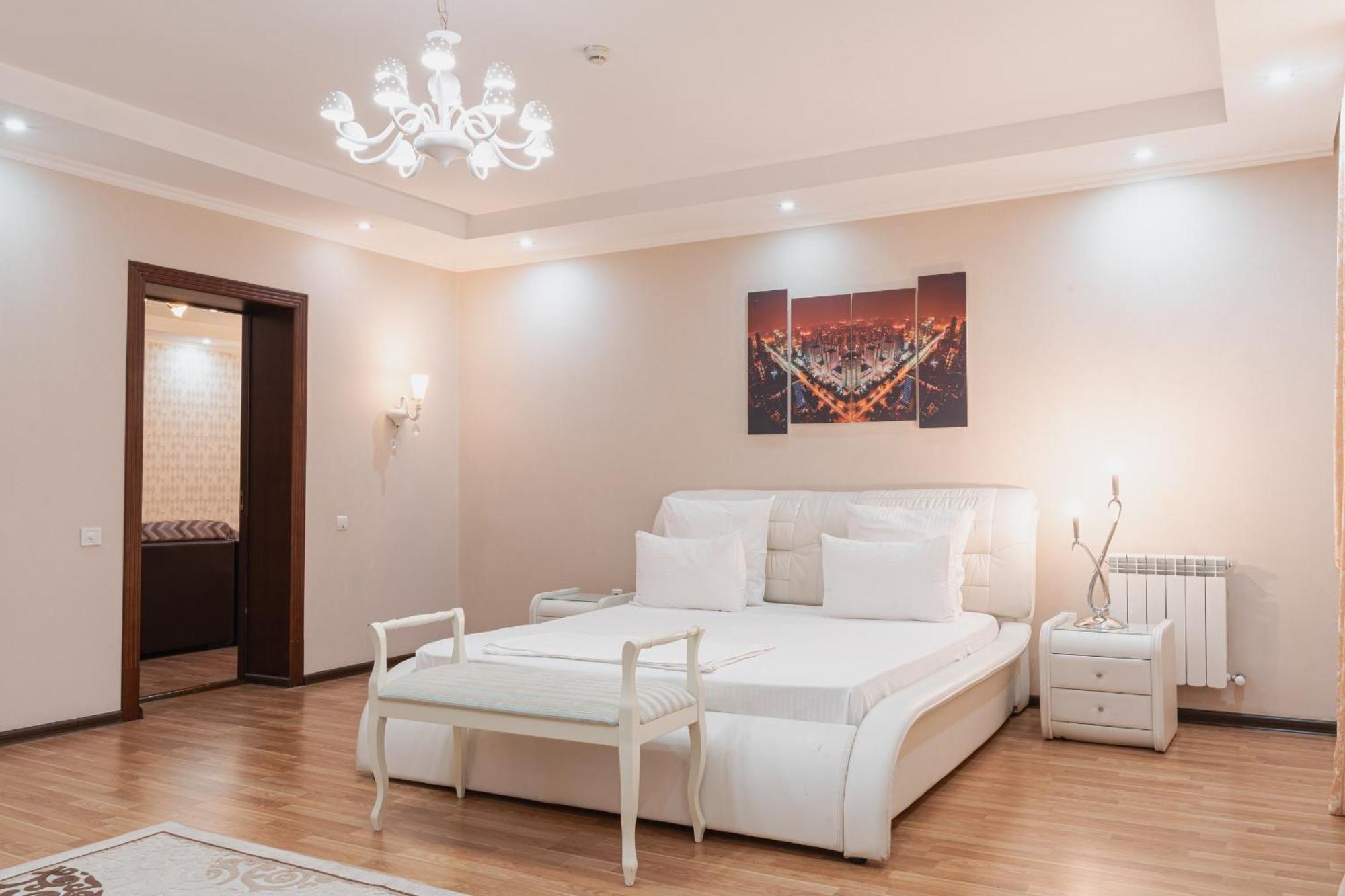 Altair Hotel Shymkent Eksteriør billede